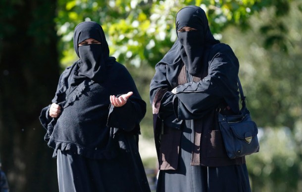 Two women wearing full-face veils walk in Regents Park in London (Reuters / Suzanne Plunkett)