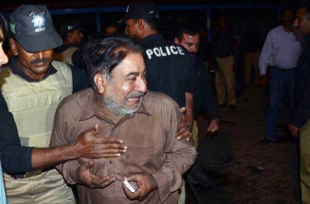 A Grieving Man at the site of Lahore Explosion (Dunya TV)